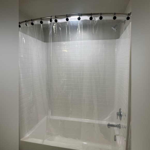 Clear PVC shower curtain with black hooks - Picture 4 of 6